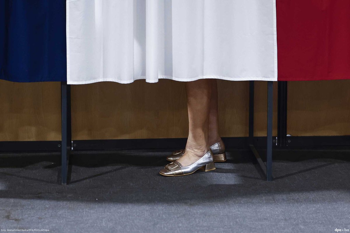 🔴 LIVEBLOG #Parlamentswahl in #Frankreich - Linke überraschend vorn +++ Alle Infos rund um die #Wahl in #Frankreich 👉tkr.ro/e/FgVZgIcBpSbw… <a href="/dpa/">dpa</a> via <a href="/antenne/">Antenne Düsseldorf</a>