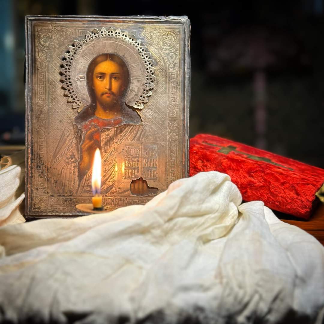 the__Orthodox's tweet photo. ياروندا! هل كل قلب يستطيع أن يَسَع المسيح؟

المسيح يَسَعُ الكلّ، غير أنّ البشر لا يسعونه لأنهم لا يحاولون إصلاح نفوسهم. لكي نَسَعَ المسيح في داخلنا ينبغي أن يتنقى القلب: «قلباً نقيًا أُخْلُقُ فيَّ يا الله» (مز ١٢:٥٠)

(القديس باييسيوس الآثوسي
سلسلة ياروندا الجزء ٣
الجهاد الروحي) https://t.co/O0UXfSyQbU