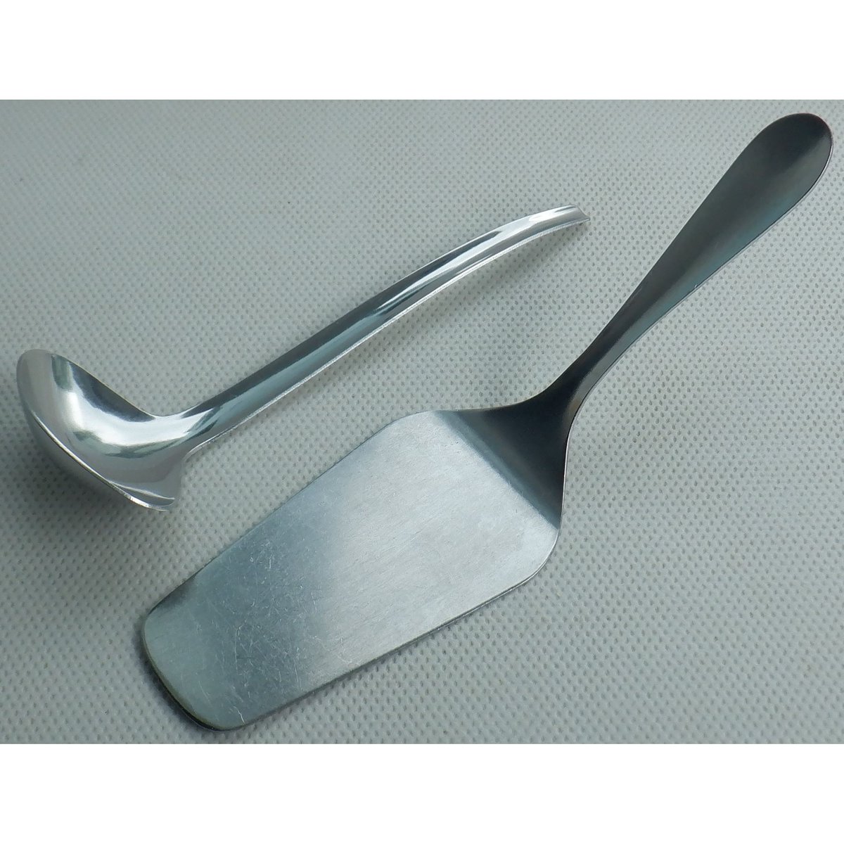EverRotating's tweet photo. A vintage Danish stainless steel cake slice and sauce ladle. π©π°
π https://t.co/QnTaz7h8kq
#Vintage #FollowVintage #CakeOClock #Denmark #Danish #Kitchenalia #eBay https://t.co/XIieDYqB4U