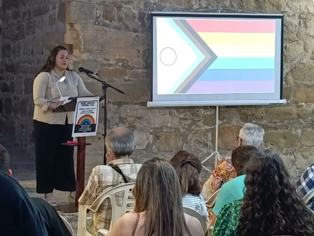 IU_Canete's tweet photo. Ayer sábado celebramos una vez más el acto del Orgullo LGTBIQ+, es muy importante dar visibilidad y apoyar a este colectivo. Debemos construir una sociedad en la que toda persona pueda amar y expresar libremente lo que es y lo que siente.

Compartimos algunas fotos. 🏳‍🌈 🏳️‍⚧️ https://t.co/B4FTNMjdVz