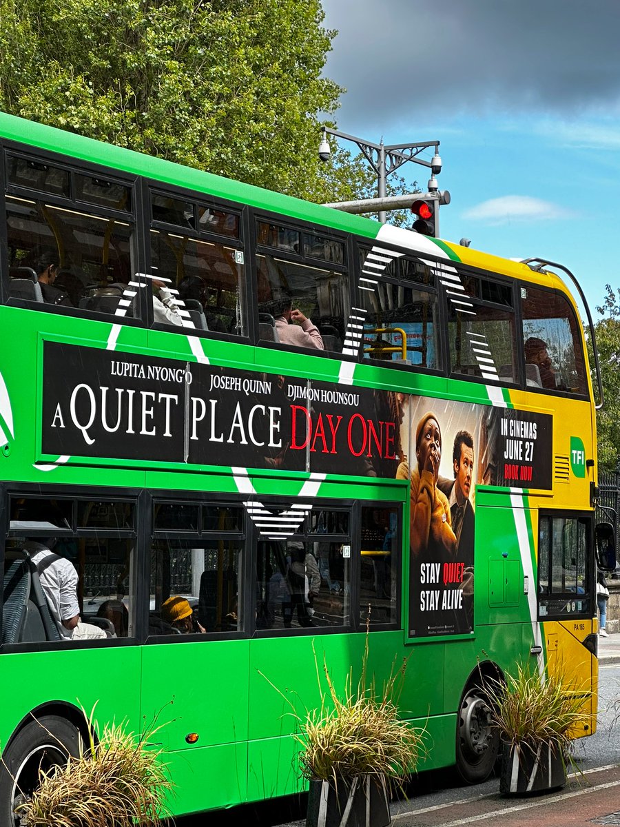 cupofkee's tweet photo. and if an AQPD1 bus crashes into us https://t.co/1sLU47K4z3
