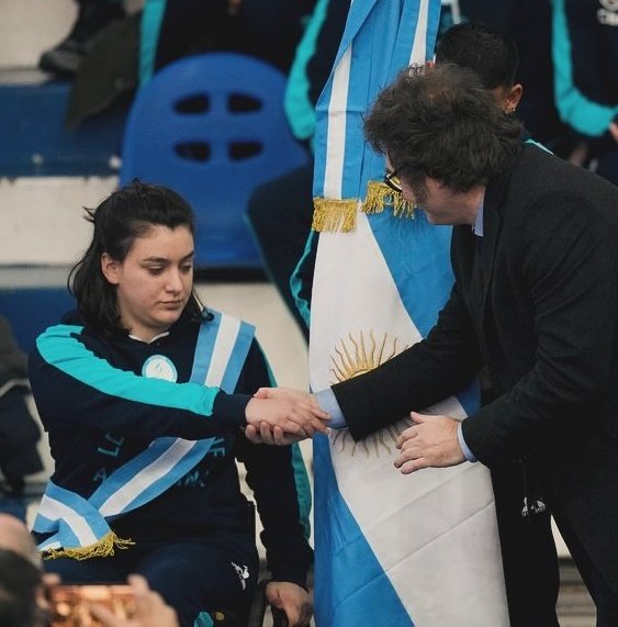 Trumperizar's tweet photo. - Así juega la atleta Kuka que repudió a Milei.

Sucia y mala leche como todo kirchnerista. https://t.co/vLyizHiDmO