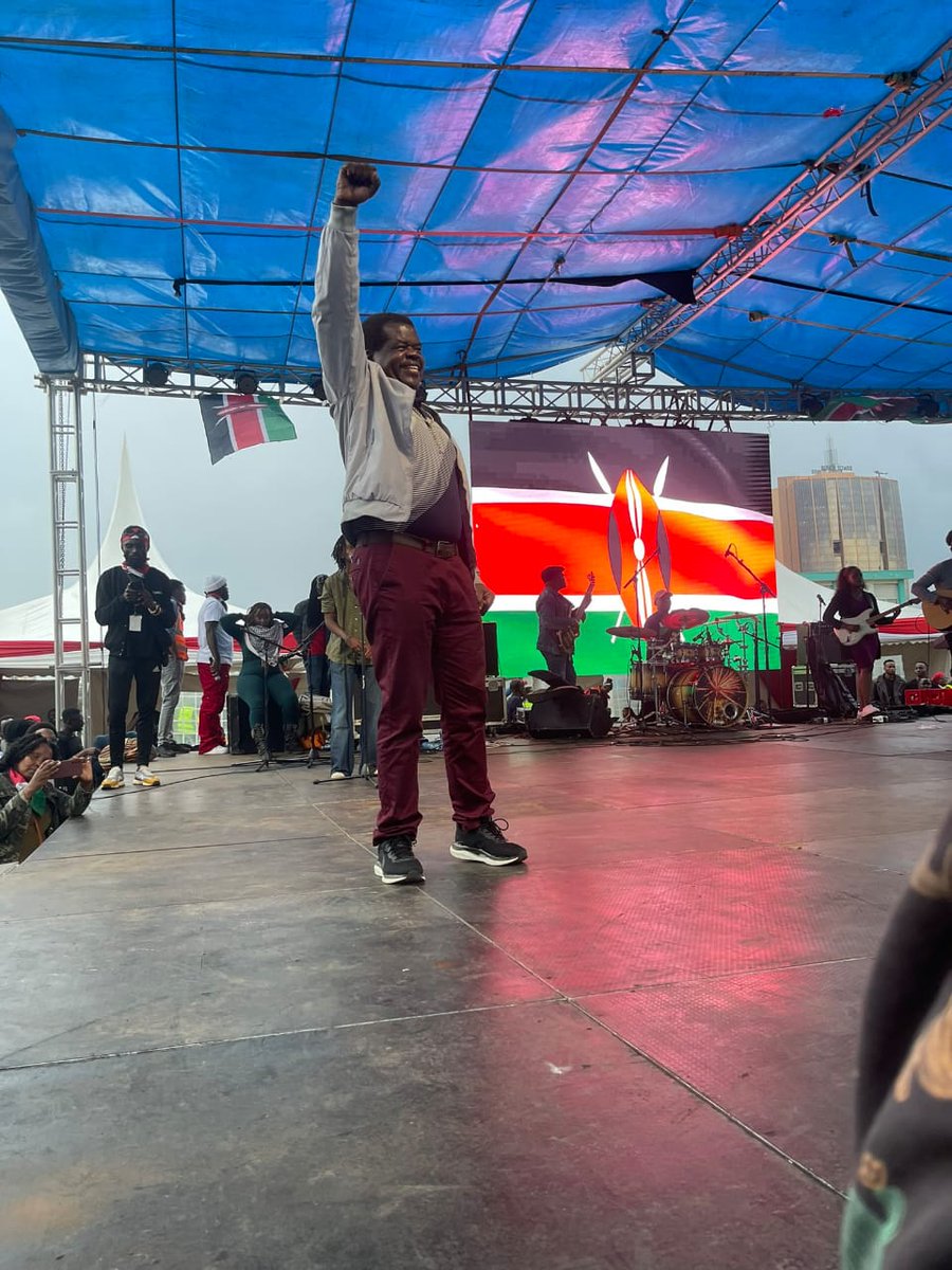 Ti__si's tweet photo. When we talk of a leader, it's @OkiyaOmtatah . Man with the best interest of Kenya at heart. If we were to go by track record not even Super Senator @edwinsifuna can be compared to him. https://t.co/MrOMO4fjlY