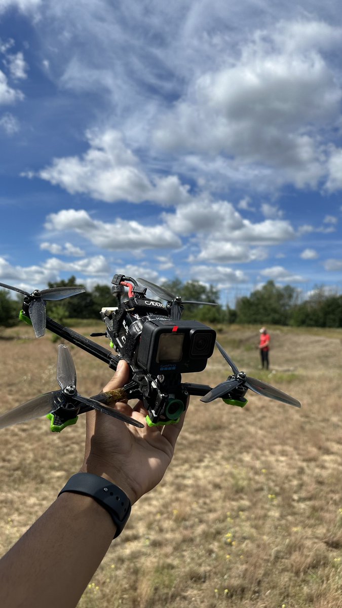 godmod007's tweet photo. Nice sunny Sundays ☀️

#fpv #drone #tmotor #iflight #gopro #caddx #radiomaster #flying #berlin https://t.co/BUUnRv8z0m