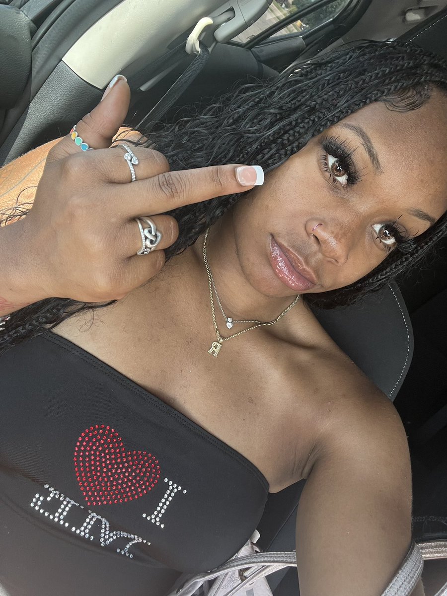 amourcaely's tweet photo. i <3 me 😀 #nofilly #needdat #nofaceapp #haha https://t.co/0430w4TOE7