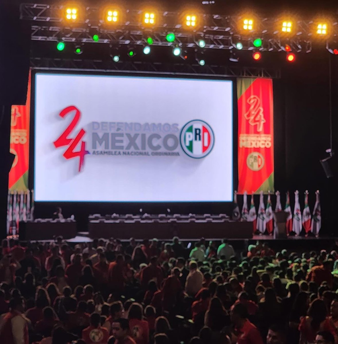 FlorHdezCln's tweet photo. Presente en la 24 Asamblea Nacional Ordinaria de nuestro partido, list@s para defender a México. 🇲🇽 🟢⚪️🔴 #FlorHernández #RegidoraPRI🇲🇽
@alitomorenoc @PaolaGarateV @palomaSnchez @PRI_Nacional https://t.co/dOLAPYBZTd