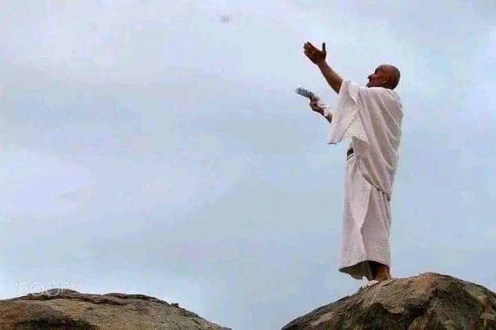 RtyHanen4's tweet photo. ♥️سبحان الله الأجواء تتغير في لحظة واحدة من حر شديد لا يستطيع أحد تحمله إلى أمطار وبرق وكأن الله عزوجل يبشر ضيوفه بقبول دعائهم.. 
سبحانك ربي ما أعظمك 🤲..
🤲اللهم اجعلها أمطار خير وبركة وغسل للهموم والأحزان، وصل اللهم على سيدنا محمد ﷺ وعلى آله وصحبه أجمعين ليوم الدين. https://t.co/t48mOEnwCy