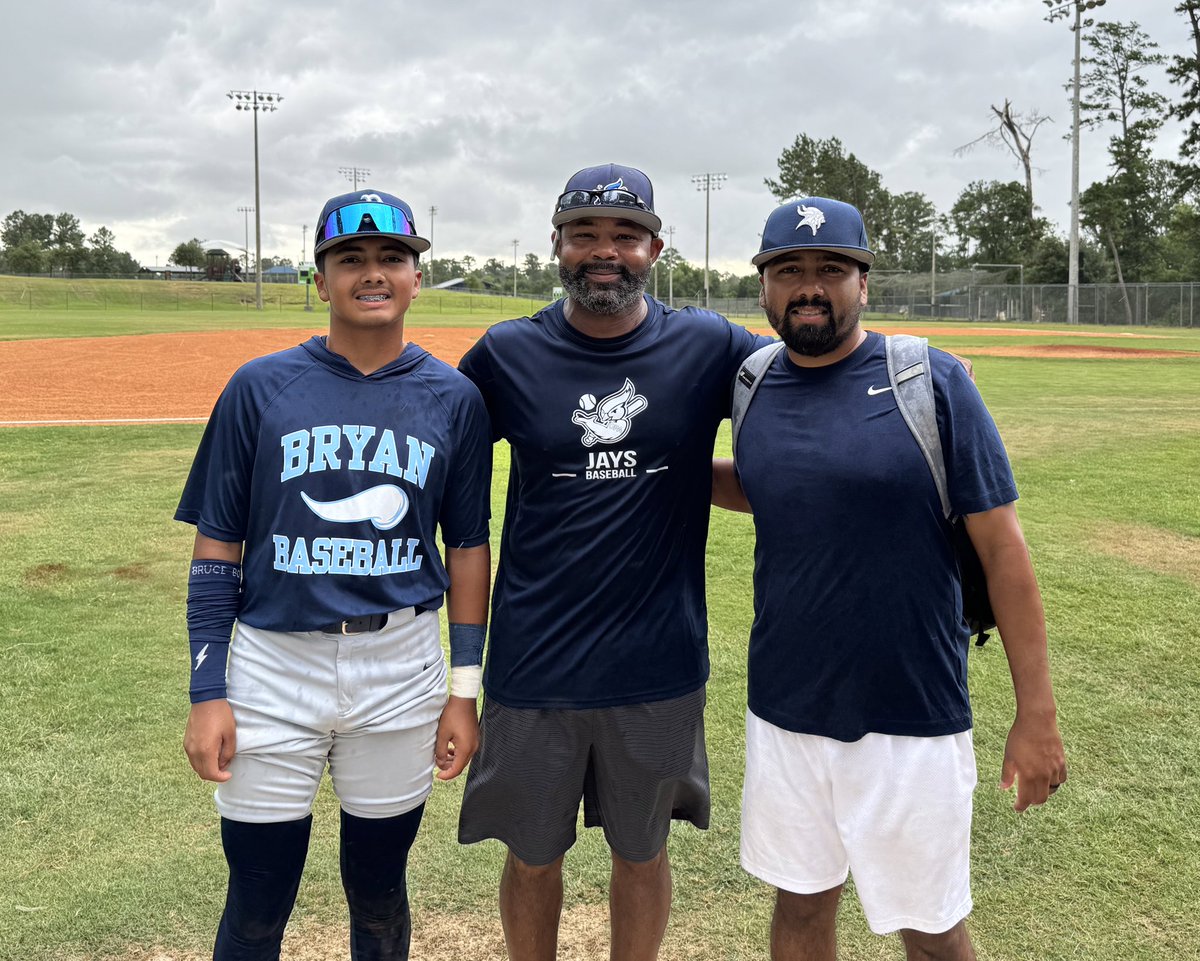 Forever grateful for the opportunity this man gave me to play D1 baseball in his program! 
Today, Dash got to meet <a href="/CoachCullivan/">Waskyla Cullivan ⚾️</a> and play in a game against his team. It was awesome catching up and listening to his words of wisdom on the game and life.