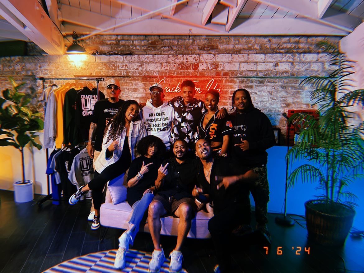 CrackemupLA's tweet photo. Last-nights Crack’Em Up taping at LA Create Space Inglewood was amazing!! Thanks to all the comics who blessed the stage &amp; crushed it! We can’t wait to show you what we’ve created. Jokes on the way!! #crackemup 🎥🎞️🎬🎭 https://t.co/hMgvm8ly54