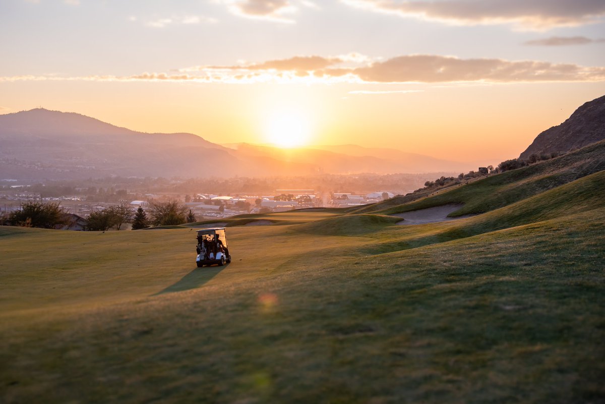 Closing out your weekend riding into the sunset. What could be better? No, we're seriously asking, what could be better? #GolfKamloops #GolfBighornKamloops

⛳: @bighorngolfkamloops
📸: <a href="/mary/">mary</a>.locations