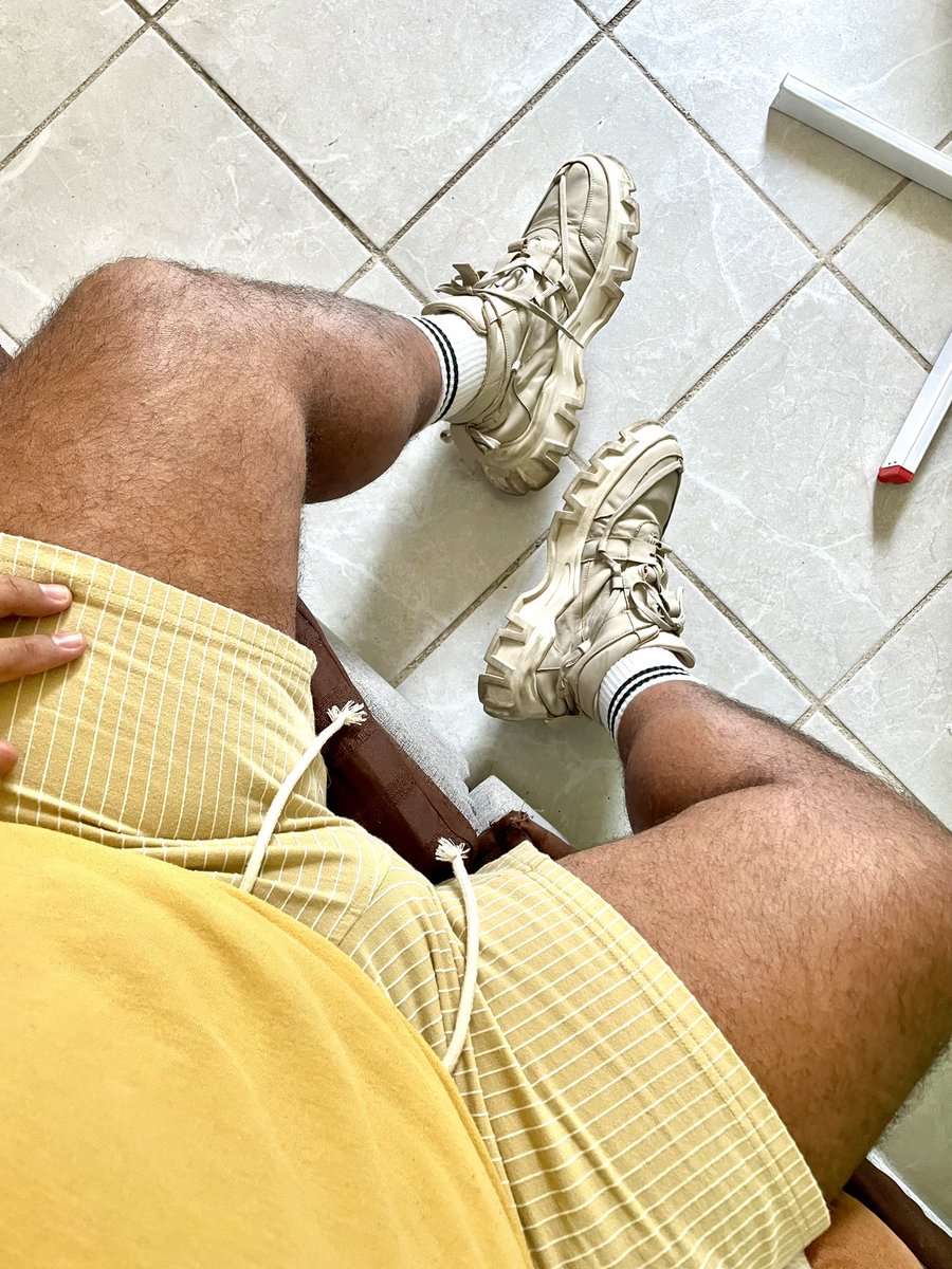 Dohko_'s tweet photo. Esos Zapatitos! Nada que ver 😅👀 https://t.co/EEBJHFCOXr