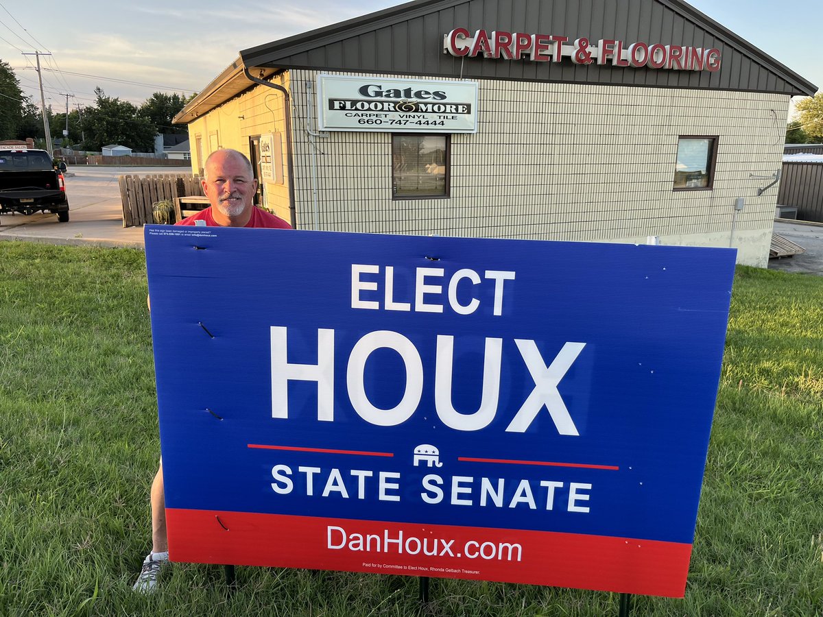 Team Houx is working hard with #nodaysoff! We have just 30 days left until the August 6th primary. If anyone can help us by putting up some 4x8 or 2x4 signs, please reach out to us. Our team is ready to coordinate and set them up. Let's make these last days count!
