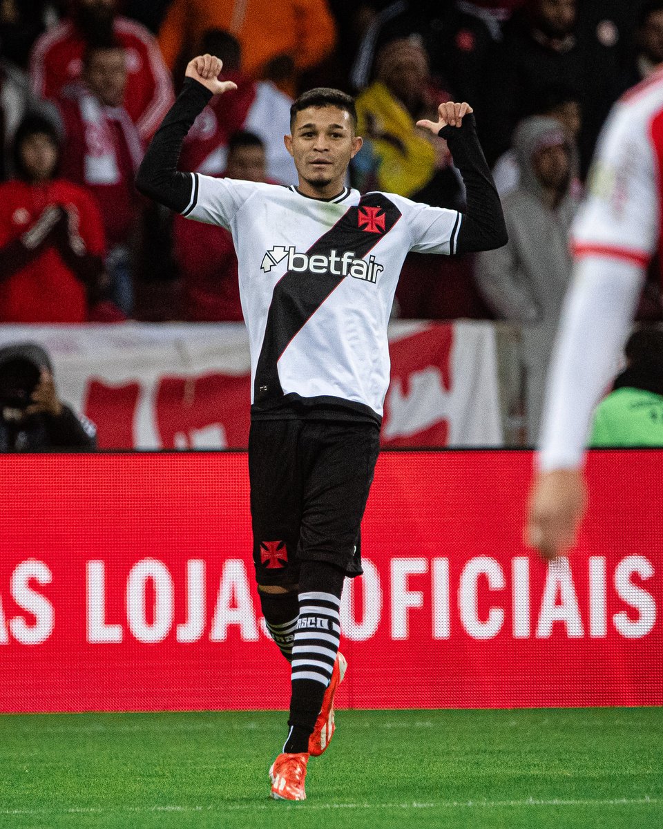 VascodaGama's tweet photo. 𝔸𝔻𝕊ℍ𝕆𝕎 ✨💢

📸: Leandro Amorim | #VascoDaGama https://t.co/tkRgPZiNXL
