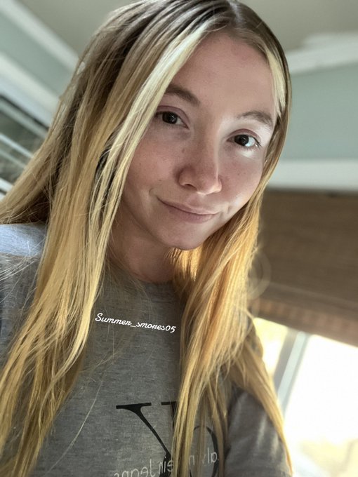 Happy Sunday! Hope you had an amazing day + weekend! ❤️🤍💙 https://t.co/r1m3spuQbV