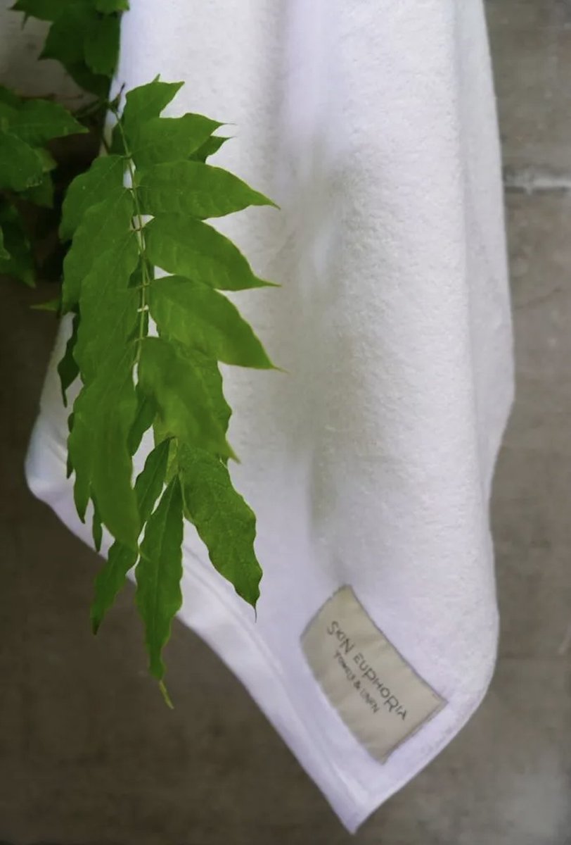 NewInZurich's tweet image. #SkinEuphoria is a new brand of luxury, sustainable #towels and #linens founded by #BenGoren. Check out this #Zurich start-up and save 15% off your first order using code NEWINZURICH. Offer valid til end of July. See details here: newinzurich.com/style/skin-eup…

#switzerland #swiss
