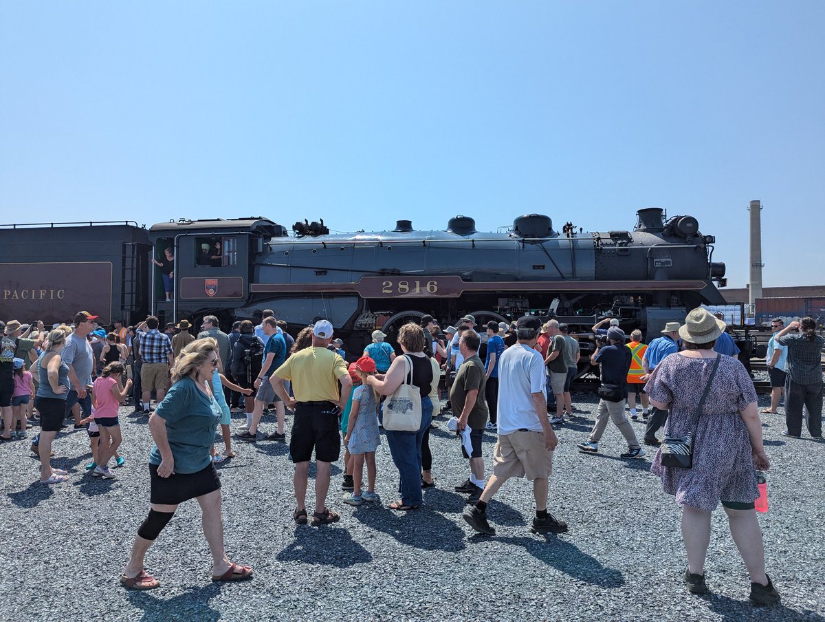 apluslock's tweet image. I'm not normally one to take time for myself, but anyone that knows me would not be surprised to hear that I absolutely had to go see the beautifully restored Empress 2816 steam locomotive yesterday at it's Winnipeg stop #CPKCrail