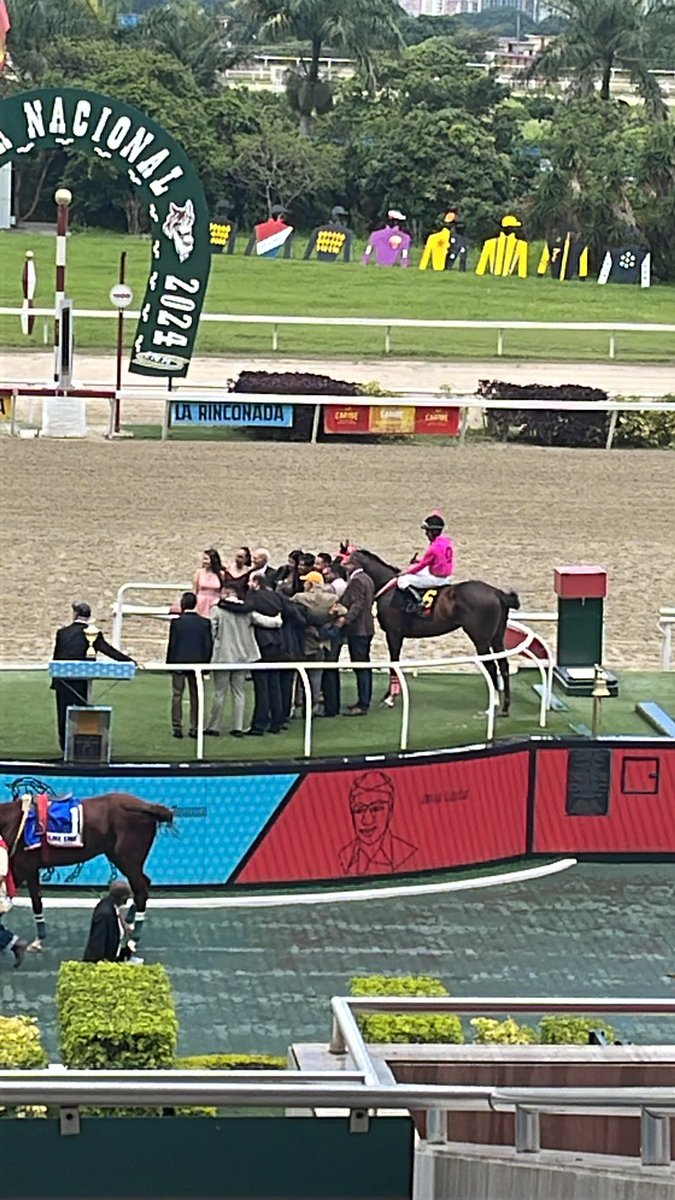 Me quito el sombrero con mi gran amigo <a href="/3EAG3/">Eliecer Gomez</a> de verdad que gran trabajo de cuadra, mis felicitaciones a todos mis amigos por la victoria de este gran caballo llamado CIMARRON 💜💜💜