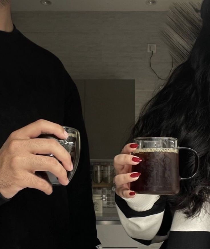 Hands couple (@1pics_) on Twitter photo 