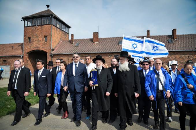 דאס איז דער "הר סיני" ביי די ציונים..

Auschwitz is the Mount Sinai of the Zionist religion.

Zionists are not Jews, their religion is not Judaism, it is Zionism. Auschwitz became a place they used to deceive and influence people.

The Jews who died in Auschwitz were never