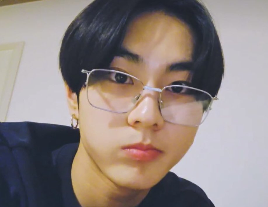 뿌 tweet media