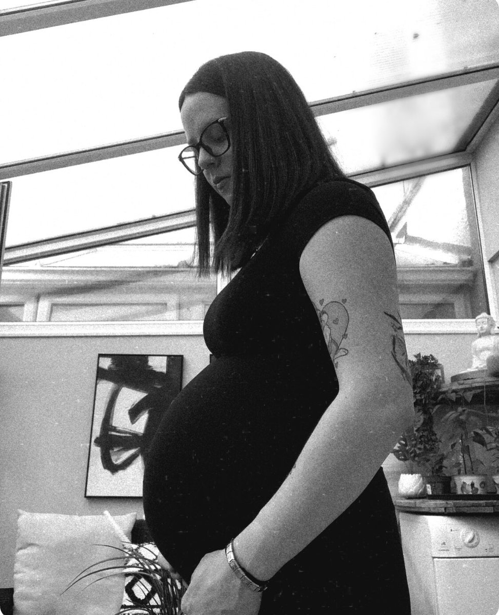 kelliejxde's tweet photo. 31 weeks 🤍 

Not long to go little one! https://t.co/2KDM1AkYiy