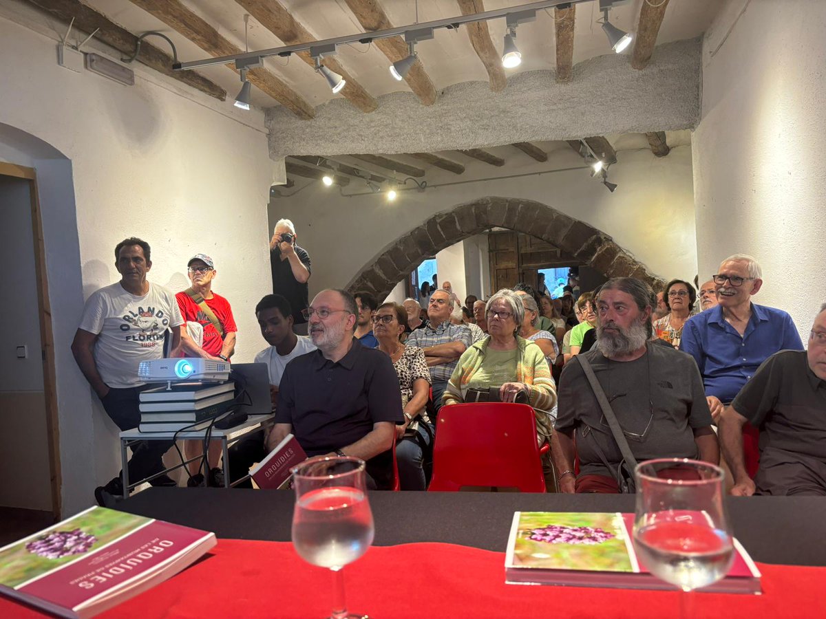 A la presentació del llibre a la seu de l'<a href="/AteneuAlforja/">Ateneu Cultural Josep Taverna</a> una gernació (prop de 100) i moltes cares conegudes, persones compromeses amb la protecció de la natura com en @MariusDomingo2 , <a href="/AntoniFerran/">Antoni Ferran Mèlich</a> , <a href="/santiborrasm/">santi borràs</a> , ex-presidents de <a href="/gepecedc/">GEPEC-EdC</a> , <a href="/AntoniSunyer/">Antoni Sunyer</a> , Ernest Gatell,...