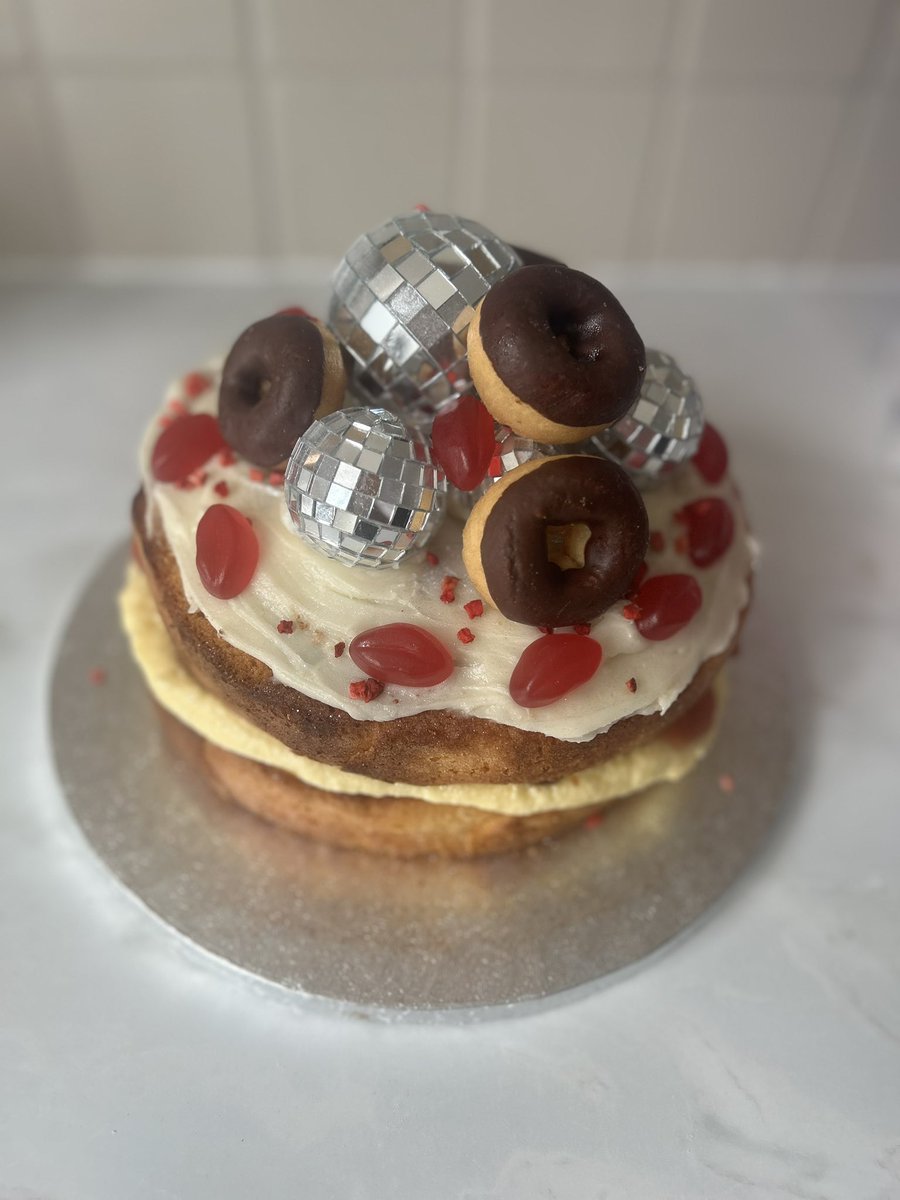 A lovely shift back in Diabetes this morning. Followed by some baking with my eldest this afternoon. Wholesome Sunday ready for the week ahead 🪩🍩