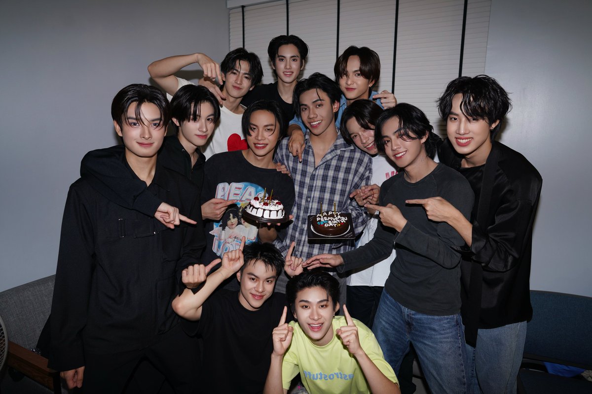 BUS_SONRAY's tweet photo. HAPPY BIRTHDAY ~ 🥳👑

ขอให้มีความสุขมาก ๆ และน่ารักแบบนี้ตลอดไปเลยนะครับ 🍀✨

#HappyJUNGTDay
#HappyPEEMWASUDay
#BUSbecauseofyouishine https://t.co/LwSCAO52nj