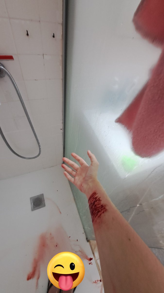 Iuhtriste's tweet photo. oii gente briguei com minha mãe:3 https://t.co/3mmNNYff3U