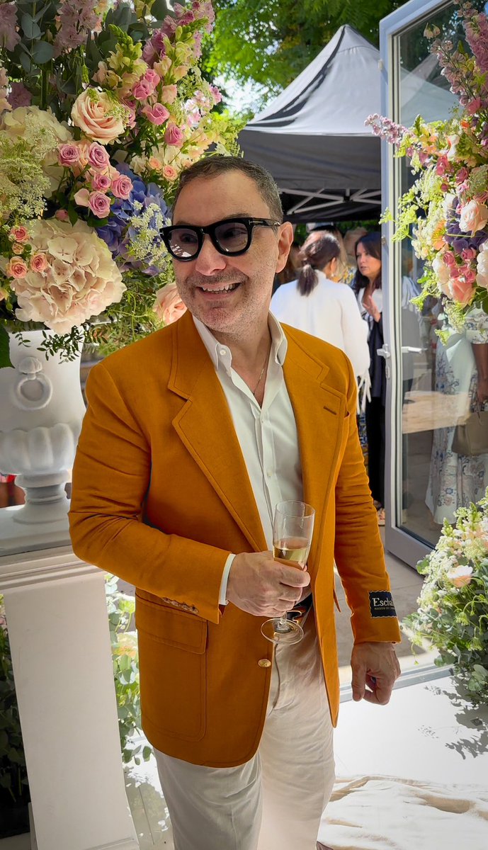 BasciuCristiano's tweet image. The extraordinary Jackie and Carl summer party!!! What a event!!! @cjm_53 #jackiestclair #jackieandcarlparty #jackieandcarl #summerparty #summerevent #greatfun #deliciusfood #summerishere #friends #celebrtingsummer #londonlife #princeofcuts