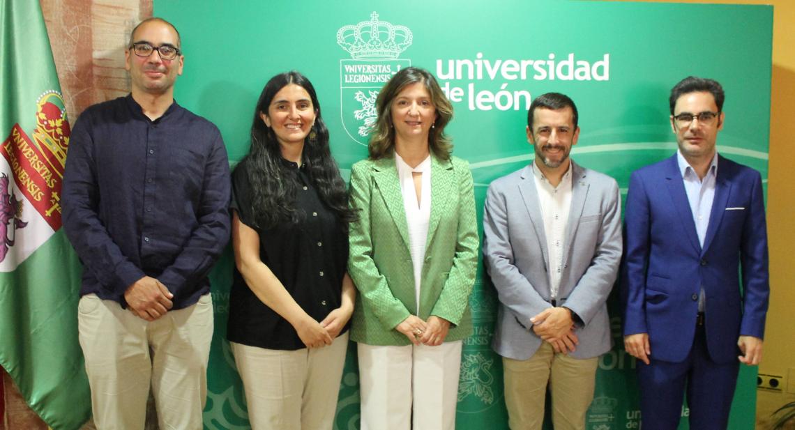 Empezando como Directora del #ÁreaDeRelacionesInternacionales en <a href="/unileon/">Universidad de León</a> con la Rectora <a href="/nuriagonalv_ULE/">Nuria González Álvarez</a>, <a href="/jabenitez88/">José Alberto Benítez-Andrades</a> como vicerrector, y #CarlosSierra y #RaulAlonso. Ilusionada de contribuir tras años como estudiante, post-doc, profa, invga. y ciudadana internacional.