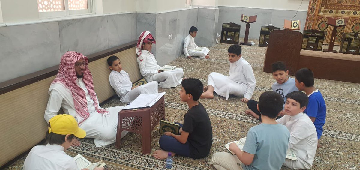 quranahsa's tweet photo. زيارة المدير التنفيذي للجمعية الخيرية لتحفيظ القرآن الكريم بالأحساء د. سليمان الحصين لحلقة النعمان بن مقرن - رضي الله عنه - بمسجد الإسراء وذلك للاطلاع على أبرز برامج وأنشطة الحلقة الصيفية. 
وكان في استقباله 
المشرف العام على الحلقات الشيخ: عبدالله النعيم https://t.co/jJNF15jh4P