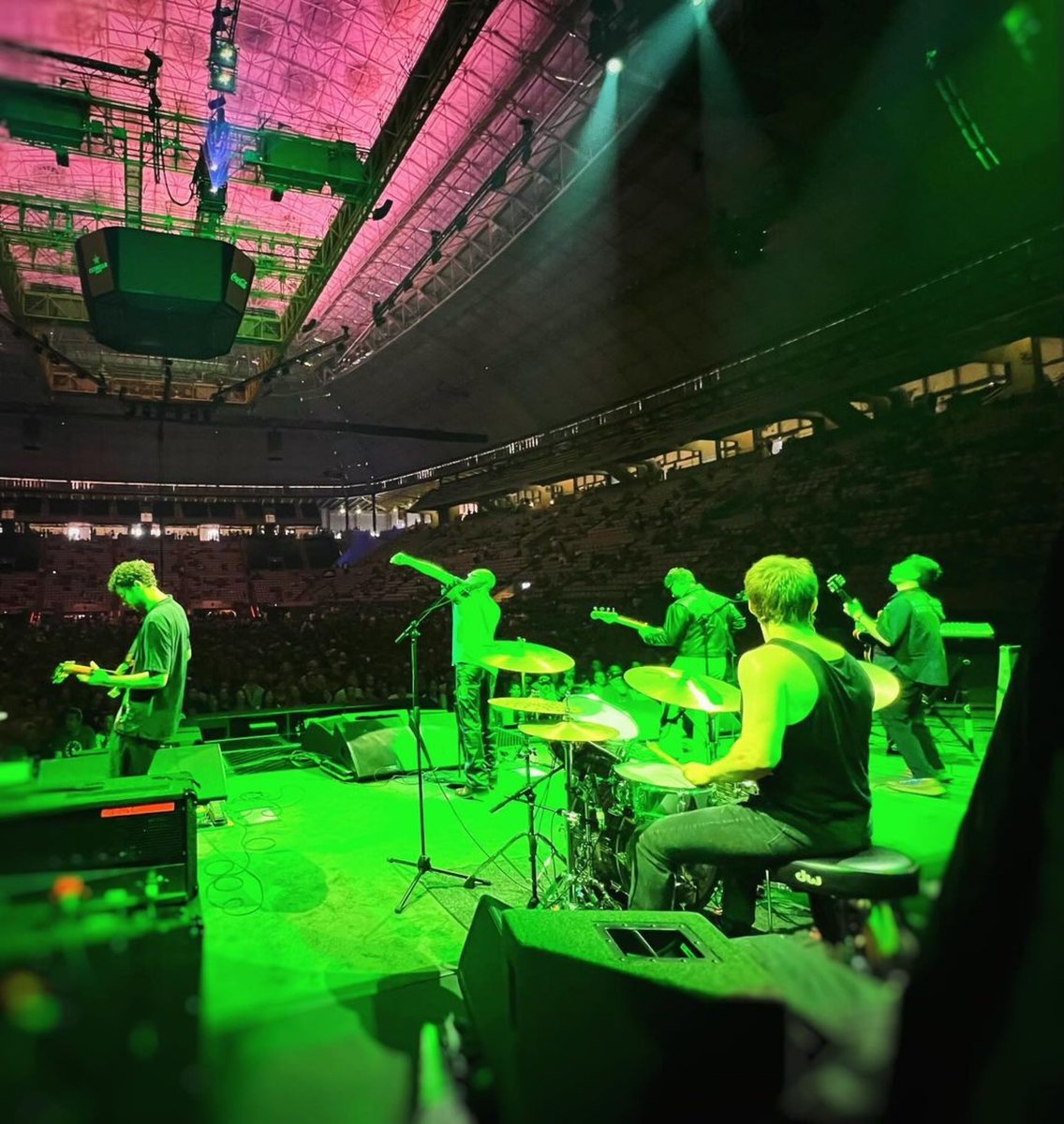JeffAmentsArmy's tweet photo. #Repost #JeffAment on IG
・・・
Good to be back in Barcelona. @themurdercapital bringing it. The crowd…wow.
Gaudi continues to inspire. #moreisless
#likepilateihaveadog https://t.co/qvYFtjtb2h