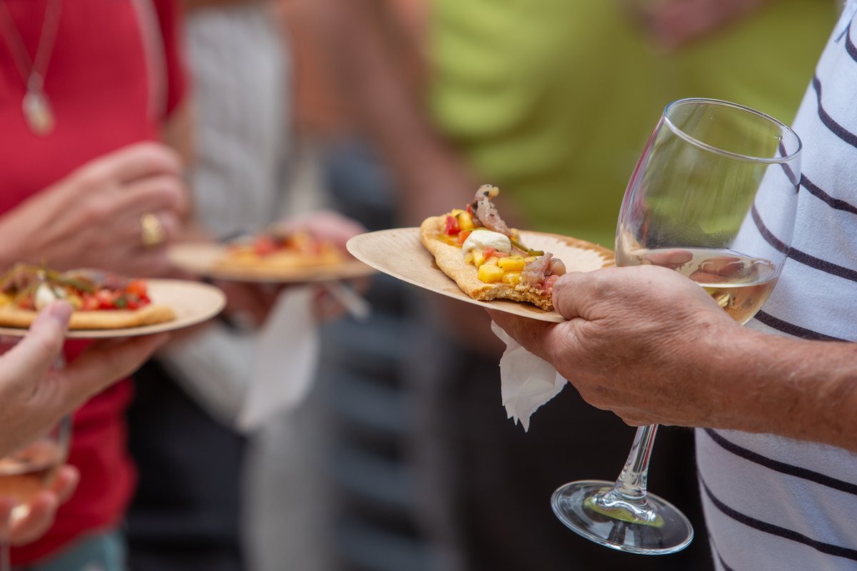 Quin matí a La Sénia entre oliveres, La Pista i #EufònicTERRA 🫒

El paisatge complex de Shoeg, el tast d'oli de <a href="/coopterram/">COOPERATIVA TERRAM</a>, la música de DJ 106, les coques de <a href="/vanesa_bust/">Vanesa Bustos</a> , els vins de @laviblio i el primer concert de <a href="/laminal_music/">laminal</a> !

Si escolteu bé, les fotos esdevenen so 🤫