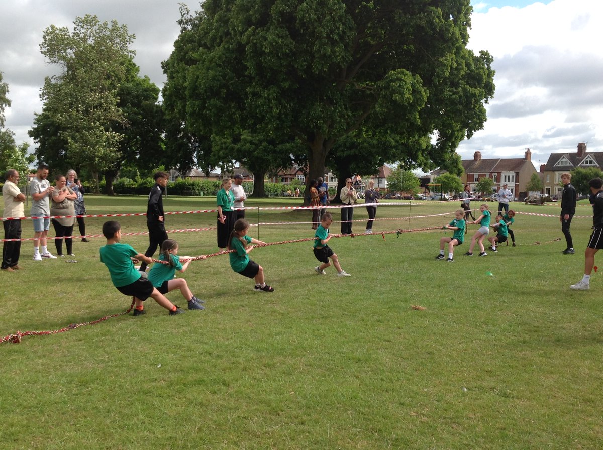 InMAT_'s tweet photo. Kettering Park Junior Academy had their annual sports day last Friday - you can't beat a good ole tug of war 😎
Added bonus - they had great weather which is always the best prize during a UK summer ☀
#sportsday #kidssports #inmat #startthemyoung https://t.co/lu68Y75eGo