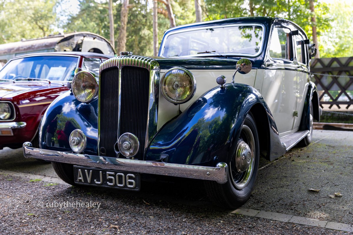 rubythehealey's tweet photo. This time a few from #Holt this morning on the North Norfolk Railway vintage transport day

#classiccars https://t.co/4ADtI2sP7f