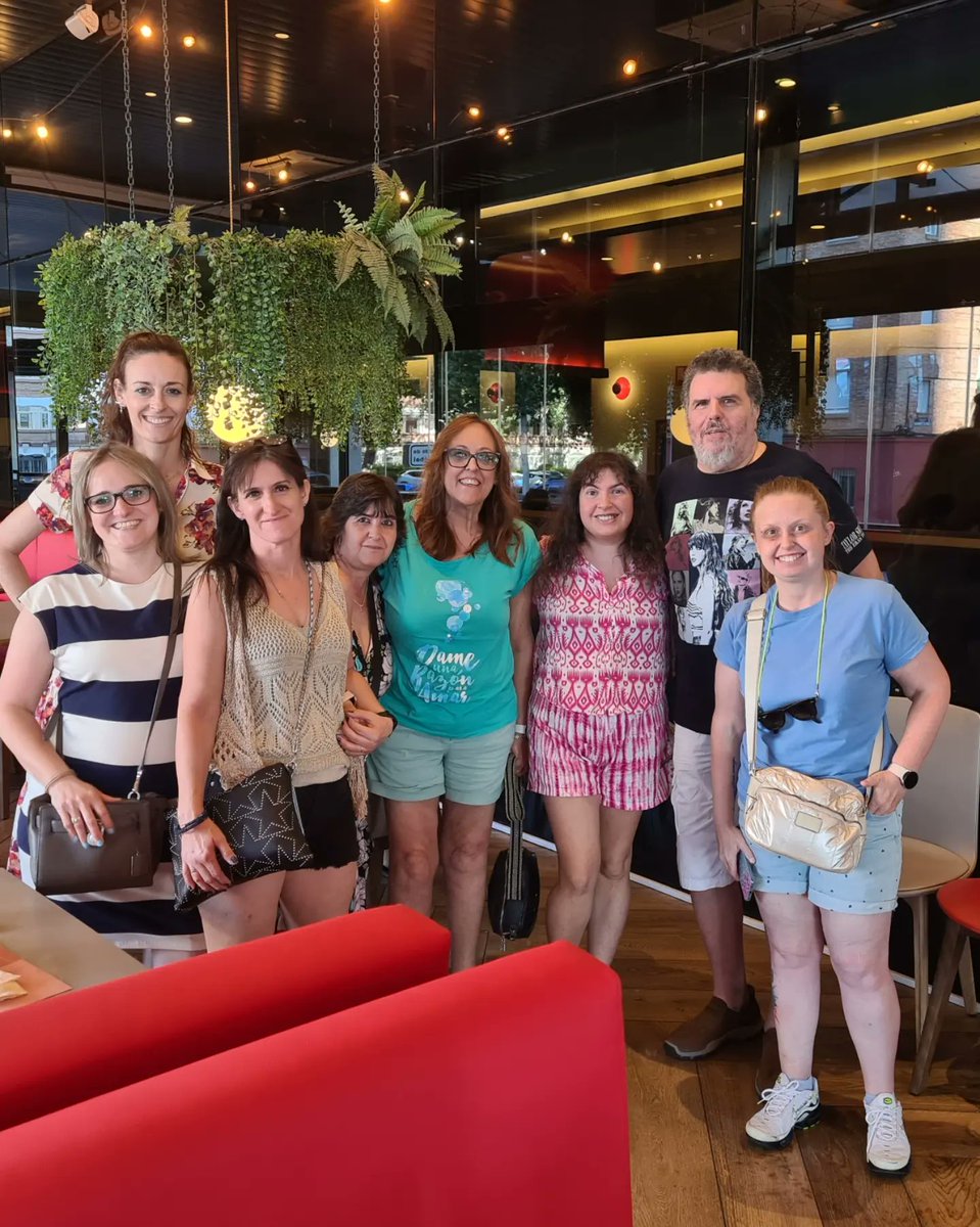 manuel19621119's tweet photo. Hoy ha sido un día especial para despedir a nuestra amiga @SylCeles que apura sus últimos días de vacaciones en España. Una reunión para desearnos unas felices vacaciones con una comida en el Restaurante @VIPS de Castellana frente al complejo Cuatro Torres Business
#vips
#envips https://t.co/I1c7txyhHE
