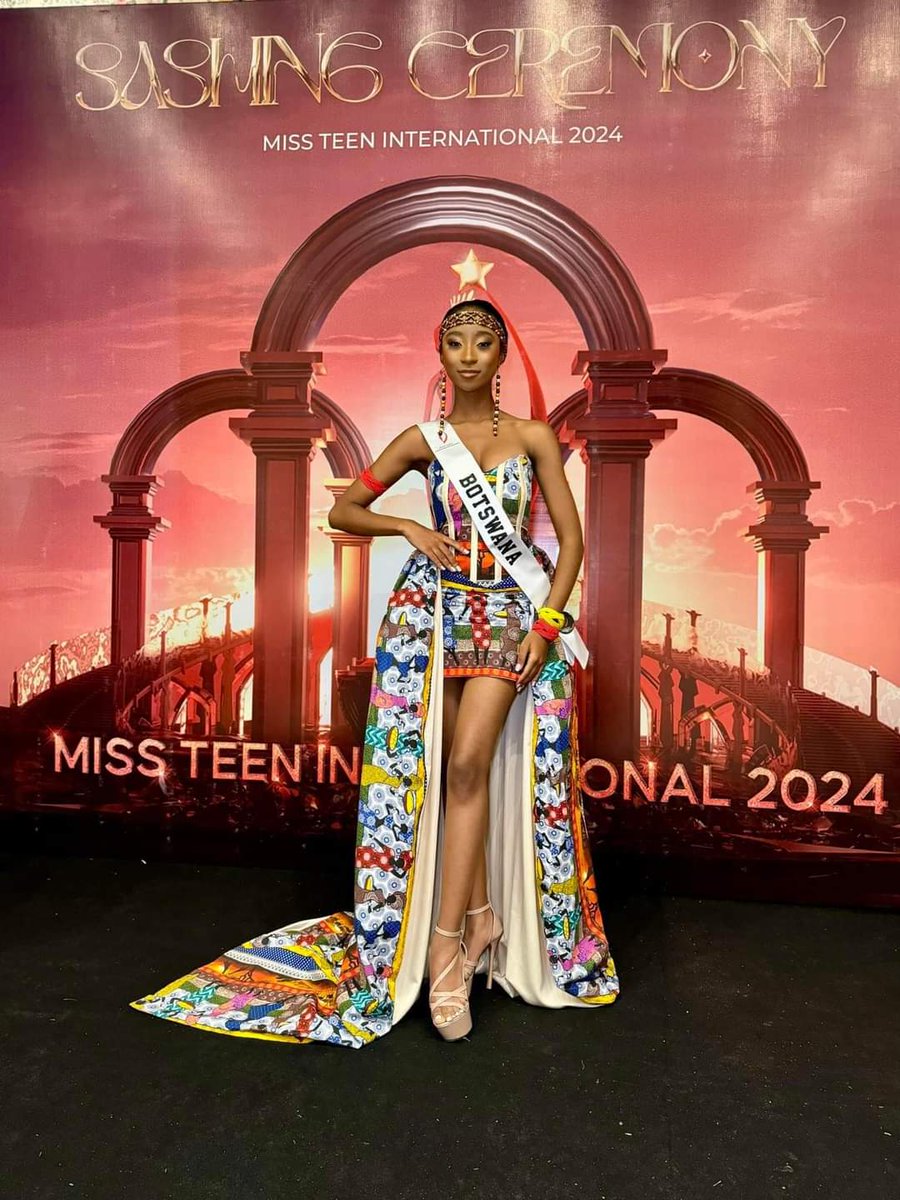 ShxcksBW's tweet photo. Pageantry and athletics are easy for BW but the government of @OfficialMasisi @BWPresidency @TheOfficialBDP are failing Botswana by not bringing extra curriculum activities and paying teachers accordingly. Miss Teen BW is a 3rd runner-up. Beautiful, smart young lady. https://t.co/gzkJSx80sd