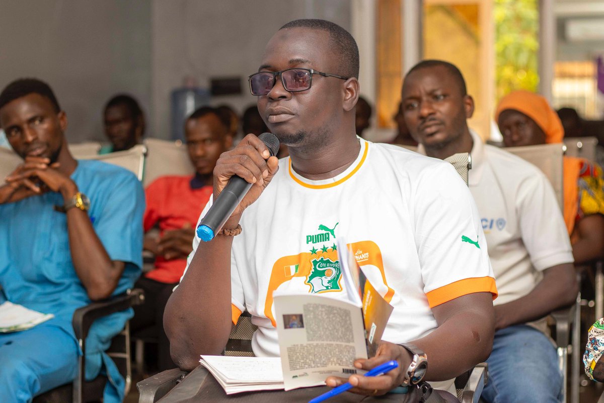 HawaTapo's tweet photo. Samedi, le 06 Juillet 2024 à Mopti, le #CIJES (AJCAD Mali) a accueilli l'auteure Hawa Tapo pour le 5ème numéro de #Café littéraire. Hawa Tapo a présenté son premier recueil de poèmes intitulé "L'ÉVEIL DES CŒURS". https://t.co/QL9GiF1v4v
