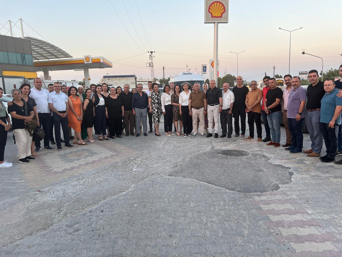 HatayNufus's tweet photo. Antalya İl Nüfus ve Vatandaşlık Müdürlüğüne tayini çıkan İl Müdürümüz  @nazmicicekk ’e veda yemeği düzenlendi. İlçe Nüfus Müdürlerimizin ve personellerin katıldığı programda verdiği emeklerden dolayı @nazmicicekk'e teşekkür edildi. https://t.co/679YeEiAJn