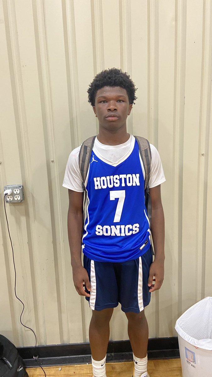 Donovan Jackson had 18pts against JL3 Gold 2029 

Booker T Washington HS ( Incoming Freshman )  #gmi2024