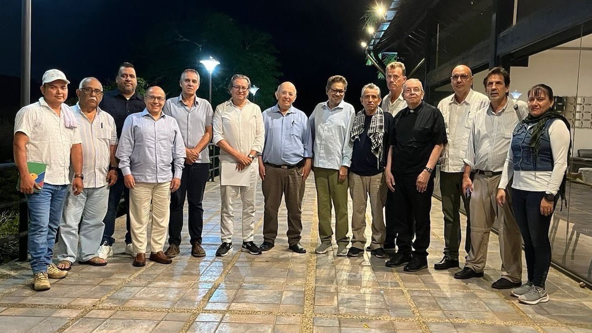 gerardomcastri's tweet photo. Bienvenido el quinto ciclo de conversaciones entre el Gobierno con el Estado Mayor Central (EMC), y ojalá sirva de ejemplo para los frentes de Nariño, Cauca y Valle, en tanto que la libertad moderna cimenta sus bases en el diálogo, de manera que, la capacidad de ese diálogo de crear libertad está en decir la verdad para recuperar la confianza, hoy lastimada, de llegar a firmar la paz y correr el riesgo de incrementar la considerable cifra de 427 firmantes asesinados a la fecha.