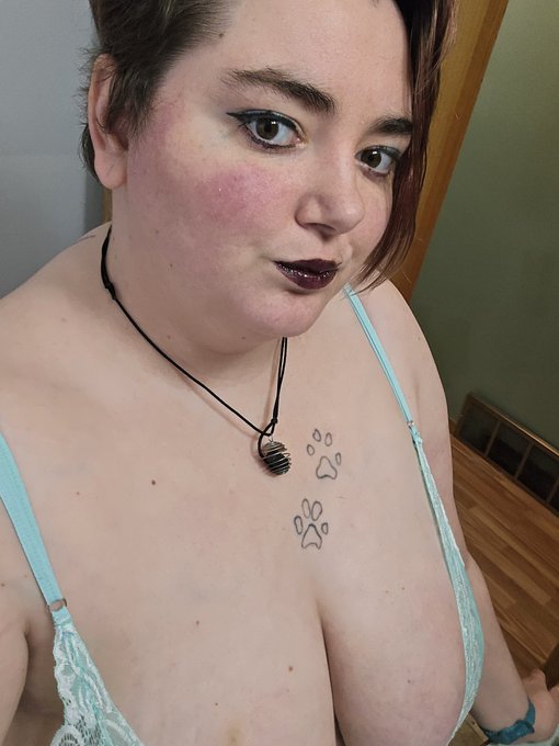 Getting ready for content?!? Hell yeah I am! Head over to my onlyfans to check it out! 😘 https://t.c