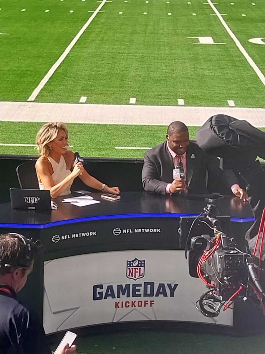 dan_torquay_man's tweet image. No words @greggrosenthal @DanHanzus @MarcSessler @ColleenWolfe 

Actually there are two: THANK YOU ♥️

Through the airwaves or in person you guys are just simply THE BEST

#HeedTheCall