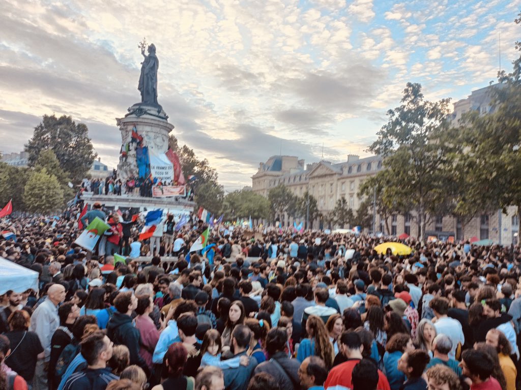 ThomasVacheron_'s tweet photo. On a évité le pire : rejet majoritaire de l'extrême droite

👏aux militant•es CGT
C'est l'heure de répondre aux exigences sociales retraites/salaires

Paris: les orgas syndicales jeunes appellent dans l’unité à se retrouver ce soir à République
@unionetudiante_ 
@UNEF 
@La_FAGE https://t.co/RpYFJBQm1l