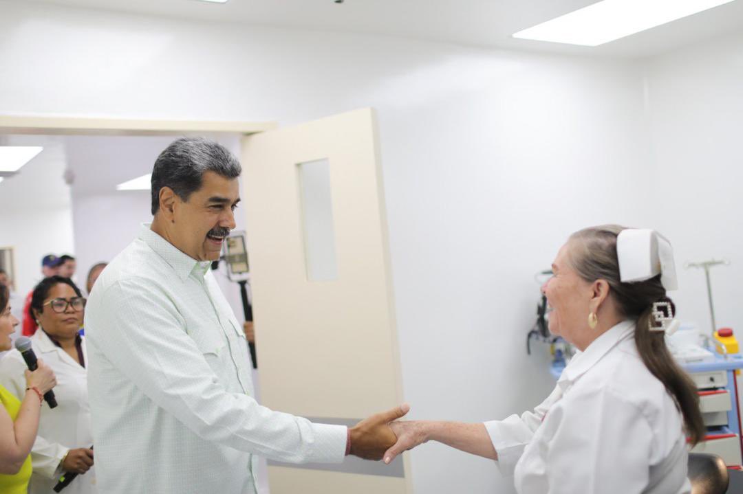 jorgerpsuv's tweet photo. Acompañamos al Presidente Nicolás Maduro en la entrega de 5 Centros de Diagnóstico Integral y Salas de Rehabilitación Integral, para todo el estado Miranda. ¡Más salud gratuita y de calidad para nuestro pueblo! https://t.co/kEzbPnabEA