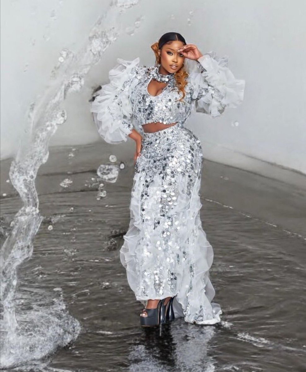 FromMomsHeart's tweet image. F1: Joyous celebration 
F2: Accompanying her newly wed friend emzimi
F3: “that bed sheet would be a nice add on” 
F4: Kingsley “sprite” flavour advert 
#Durbanjuly2024 
#DurbanJulyWeekend 
Tirelo