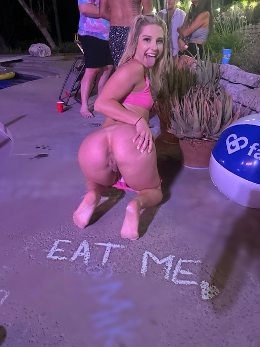 Retweet if you want to eat me out! 💕 https://t.co/viNrOSbG7R