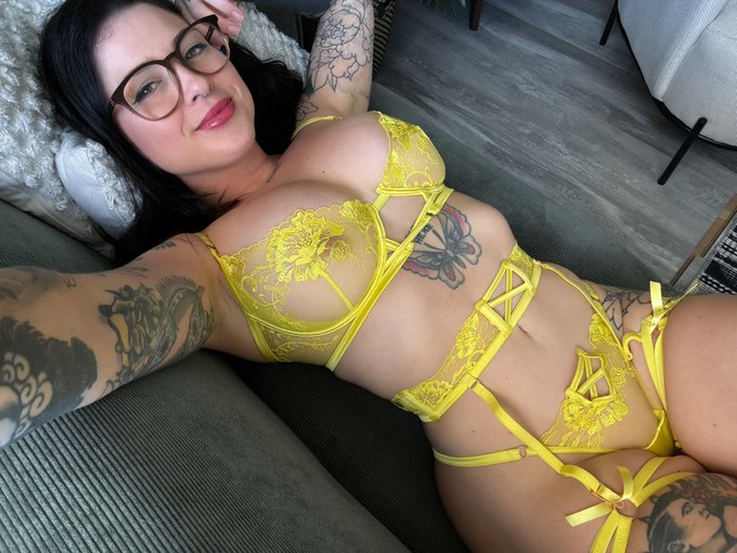 There&rsquo;s no room on the couch, I&rsquo;m gonna have to lay on you. Do you mind? https://t.co/oPadsfJFNY