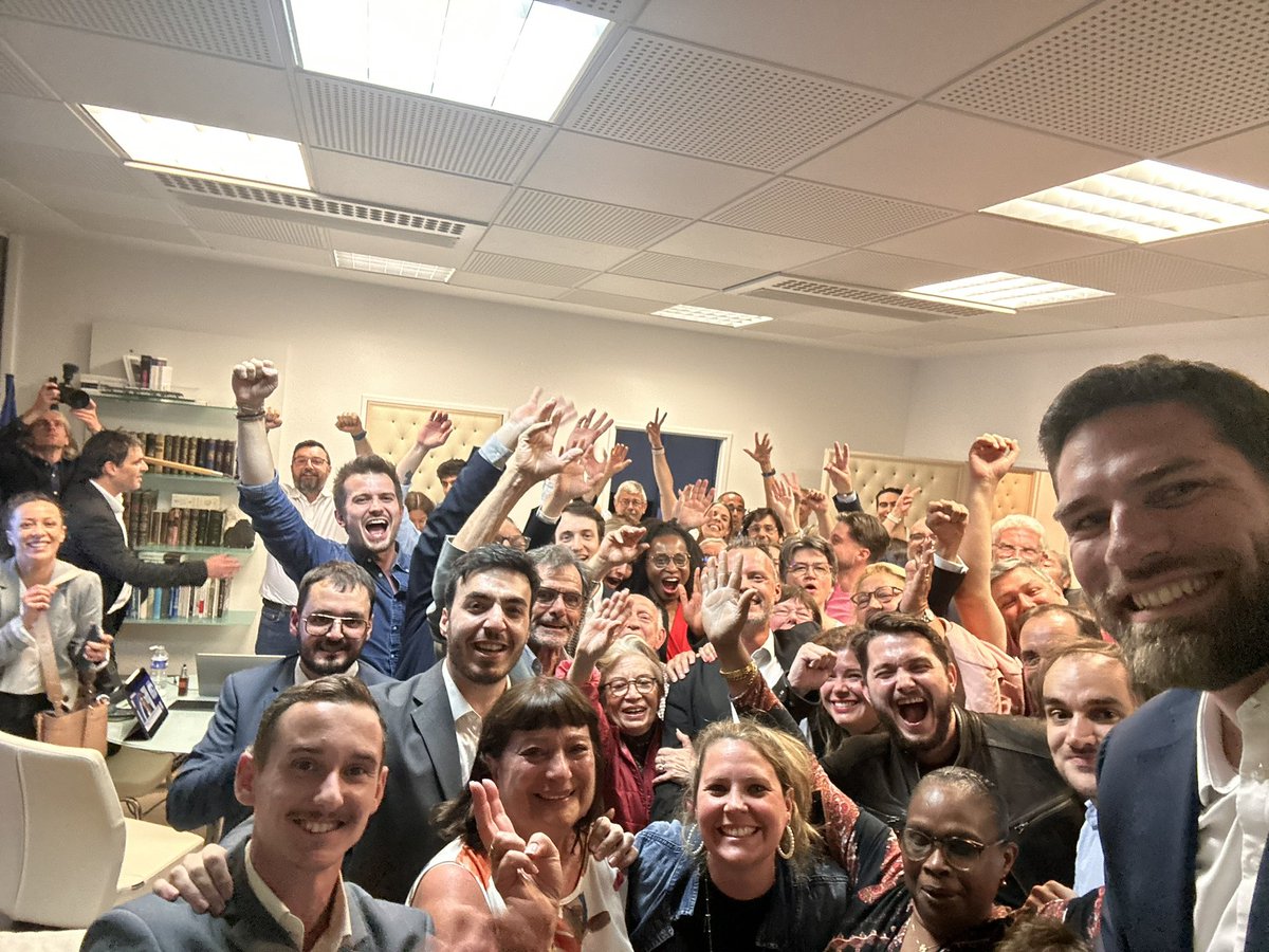 Je veux remercier les 20 632 habitants de notre circonscription qui m'ont fait confiance ce soir. 

C'est une magnifique victoire collective ! 

Merci d'avoir fait gagner la République et la France 🇫🇷 #Circo9407